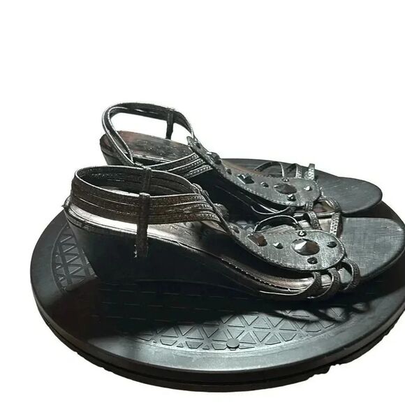 Cute work, church or any occasion sandal. Very comfortable and very unique style - Picture 1 of 4